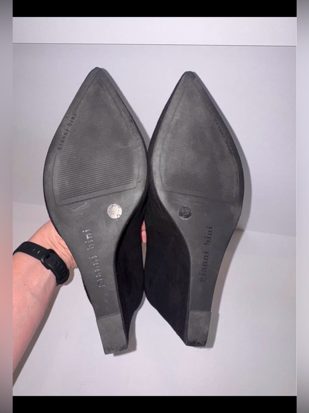 Women’s Gianni Bini Black Suede Like Wedges, size 10 - Picture 4 of 5